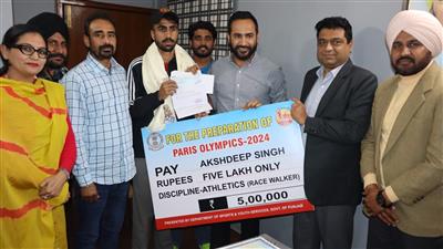 Meet Hayer hands over a cheque of Rs. 5 lakh to Akshdeep Singh for preparation for Paris Olympics