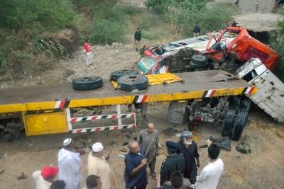 13 killed, 5 injured as truck falls over bus in Pakistan