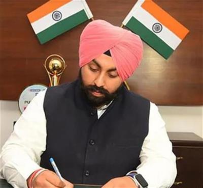 Won't allow any private school to loot students in Punjab: Harjot Singh Bains