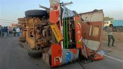 10 killed in bus-truck accident in Maharashtra