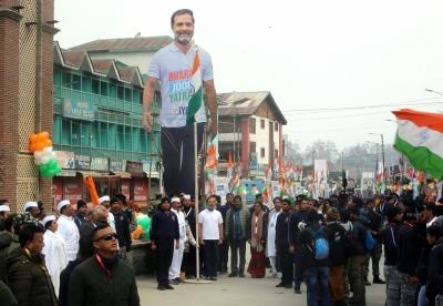 Rahul hoists Tricolour at Srinagar's Lal Chowk