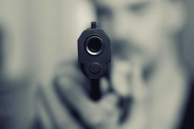 बंदूक दिखाकर व्यापारी से 50 लाख की लूट, 2 गिरफ्तार