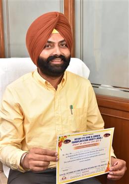 TRANSPORT MINISTER LALJIT SINGH BHULLAR BECOMES FIRST PUNJAB CABINET MINISTER TO DONATE EYES