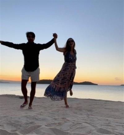 Evelyn Sharma posts pics from honeymoon