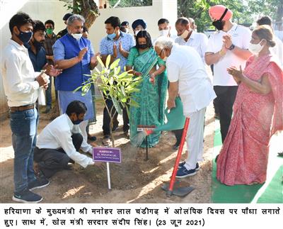 Haryana Chief Minister, Mr Manohar Lal planting a sapling on the occasion of Olympic Day, in Chandigarh. Together, Sports Minister Sardar Sandeep Singh. 