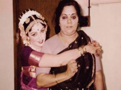  हेमा मालिनी ने किया मां को याद : आज जो कुछ भी हूं उन्हीं की वजह से हूं