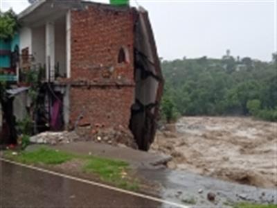 Heavy rain lashes Dharamsala, causes flash flood-like situation