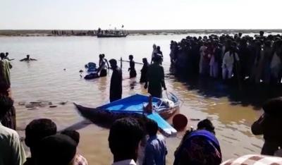  4 killed, 17 missing after 3 boats sink in reservoir in Pak